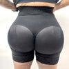 Vue arrière de la gaine noire avec effet push-up et galbe des fesses naturel - Bébé Lova