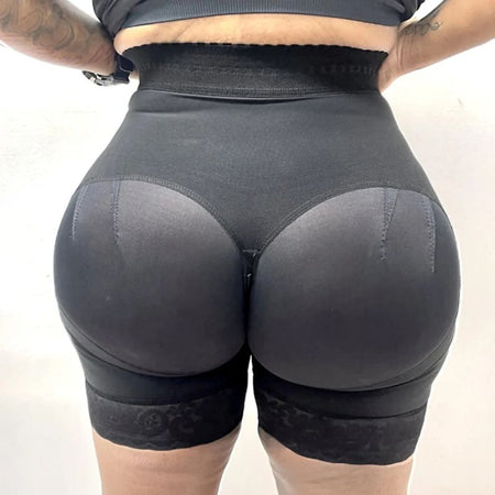 Vue arrière de la gaine noire avec effet push-up et galbe des fesses naturel - Bébé Lova