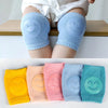 Collection de genouillères bébé colorées portées et présentées ensemble - Bébé Lova