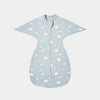 Gigoteuse bébé blanche à petits motifs triangles bleus avec bras relevés - Bébé Lova