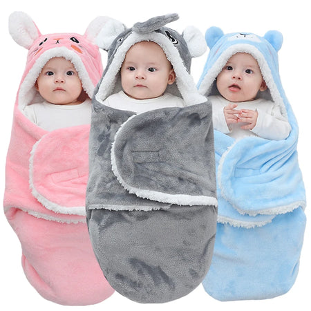 Bébés emmitouflés dans des gigoteuses chaudes à capuche animaux ultra douces - Bébé Lova