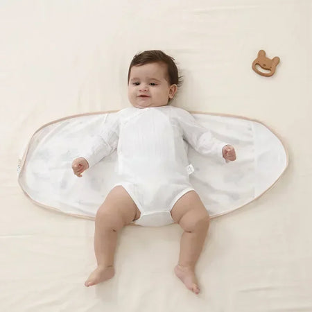 Bébé apaisé gigoteuse SnugWrap bras tendus réflexe Moro calmé - Bébé Lova