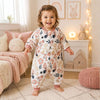 Petite fille portant une gigoteuse hiver à motifs floraux roses - Bébé Lova