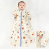 Bébé porté dans la gigoteuse gaze de coton motif ourson manches longues - Bébé Lova
