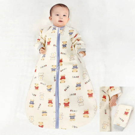 Bébé porté dans la gigoteuse gaze de coton motif ourson manches longues - Bébé Lova