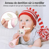Bébé utilisant l’anneau de dentition souple du hochet musical lapin - Bébé Lova
