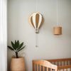 Lampe murale montgolfière lumineuse dans une chambre bébé style naturel - Bébé Lova