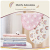 Infographie « Motifs Adorables » présentant les langes d'emmaillotage suspendus et empilés - Bébé Lova