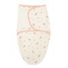 Lange d'emmaillotage bébé motif branches sur fond crème et lisere rose présenté à plat - Bébé Lova