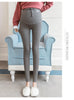 PlusLegging legging gris foncé pull rouge fauteuil bleu maternité - Bébé Lova