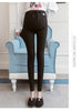 PlusLegging legging noir pull blanc fauteuil bleu maternité lifestyle - Bébé Lova
