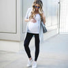 YogaPants legging noir lifestyle blazer blanc Converse maternité urbain - Bébé Lova