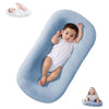 Bébé installé dans un nid bébé pliable bleu avec position allongée confortable - Bébé Lova