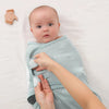 Fermeture velcro ajustable du lange swaddle pour maintien sécurisé du bébé - Bébé Lova