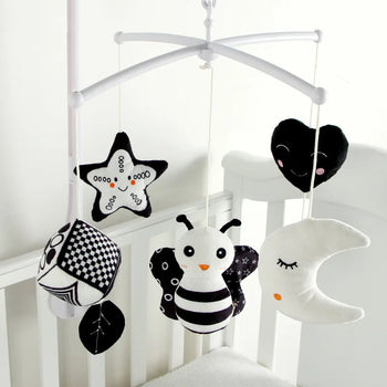 Mobile musical noir et blanc avec abeille, lune, étoile et formes contrastées pour stimuler la vue de bébé - Bébé Lova