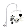 Mobile musical pour bébé avec cœur noir, abeille et lune contrastée suspendus au-dessus du berceau - Bébé Lova