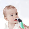 Bébé utilisant le mouche-bébé électrique rechargeable avec embout en silicone doux - Bébé Lova