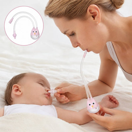 Version rose du mouche-bébé manuel présentée en situation d'utilisation - Bébé Lova