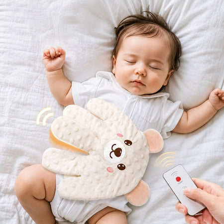 Bébé endormi apaisé par l'oreiller main tapotante PalmRest ourson beige avec sa télécommande - Bébé Lova