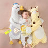 Bébé entouré de deux peluches tapotantes apaisantes avec fonction réconfort - Bébé Lova