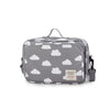 Sac organisateur de poussette universel gris à motif nuages blancs avec bandoulière - Bébé Lova