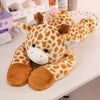 Peluche girafe à bras longs posée sur un bureau dans une chambre d’enfant - Bébé Lova