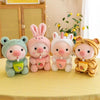 Quatre peluches cochons kawaii bubble tea alignées avec costumes animaux colorés - Bébé Lova