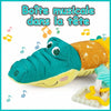 Gros plan sur la tête musicale de la peluche crocodile MusicGator avec notes de musique colorées - Bébé Lova