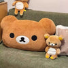 Grand coussin ours accompagné d'une petite peluche assortie sur canapé - Bébé Lova