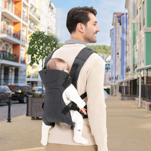 Porte-bébé 4 saisons multi-positions en portage dorsal par un papa en extérieur - Bébé Lova