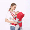 Maman portant son bébé face à elle dans le porte-bébé rouge avec appui-tête - Bébé Lova