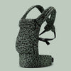 Porte-bébé ergonomique ErgoLova motif léopard vert vue de profil - Bébé Lova