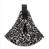 Porte-bébé à bandoulière motif léopard blanc et brun présenté à plat sur fond blanc - Bébé Lova
