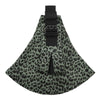 Porte-bébé à bandoulière motif léopard vert présenté à plat sur fond blanc - Bébé Lova