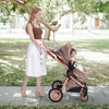 Enfant installé confortablement dans la poussette avec assise haute et inclinable - Bébé Lova