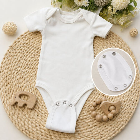 Body bébé blanc avec prolongateur d'entrejambe et aperçu des pressions - Bébé Lova