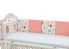 Installation complète du tour de lit bébé rose avec motifs hiboux et oiseaux - Bébé Lova