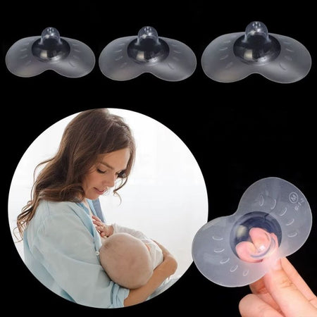 Trois protège-mamelons en silicone et une maman allaitant son bébé, illustrant la finesse de la membrane - Bébé Lova