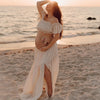 Future maman sur la plage avec robe crème fluide et belly painting floral - Bébé Lova