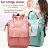 Sac à dos à langer avec deux coloris rose et vert d'eau présenté avec une maman et son bébé - Bébé Lova