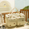 Sac à langer EmbroidyMom posé dans une chambre de bébé lumineuse - Bébé Lova