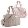Sac à langer sport imperméable présenté en coloris taupe et rose, vu de trois quarts - Bébé Lova