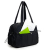 Sac à langer sport noir ouvert dévoilant son intérieur et ses compartiments de rangement - Bébé Lova