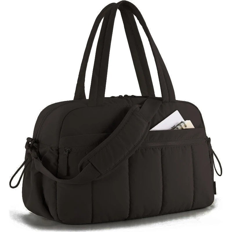 Sac à langer sport noir imperméable vu de trois quarts avec poche avant zippée - Bébé Lova