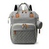 Sac à langer à dos coloris gris clair présenté de face avec mini-pochette - Bébé Lova