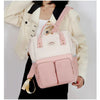 Femme tenant le sac à langer rose et blanc à la main - Bébé Lova