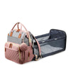 Sac à langer de voyage rose et gris vu de profil avec station à langer dépliée - Bébé Lova