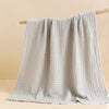 Serviette bébé blanche en mousseline suspendue avec texture gaufrée - Bébé Lova