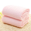 Serviette de bain bébé rose pliée en tissu mousseline ultra doux - Bébé Lova