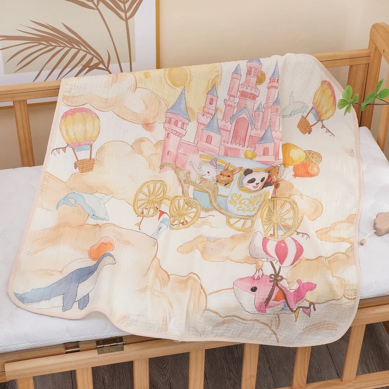 Serviette bébé motif château féerique et montgolfières dans les nuages - Bébé Lova